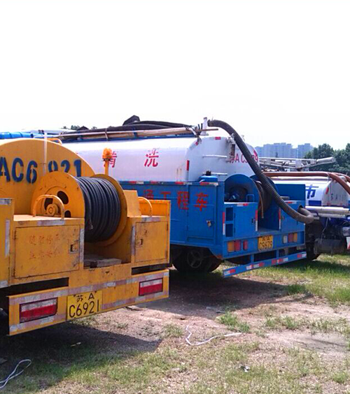 高壓清洗、吸污設(shè)備車(chē)